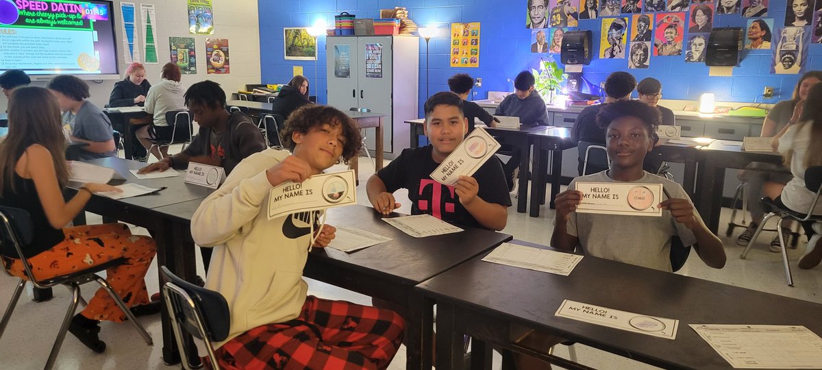 AutumAleto's tweet photo. 🧬 Just experienced the most unique meet & greet: students completing a cell speed dating event! From mitochondria to nucleus, love is in the cellular air. #BiologyFun #CellSpeedDating #BearsRising #ISDstrong 🧪🔬 @BinghamBears https://t.co/ND6jtDUYAM