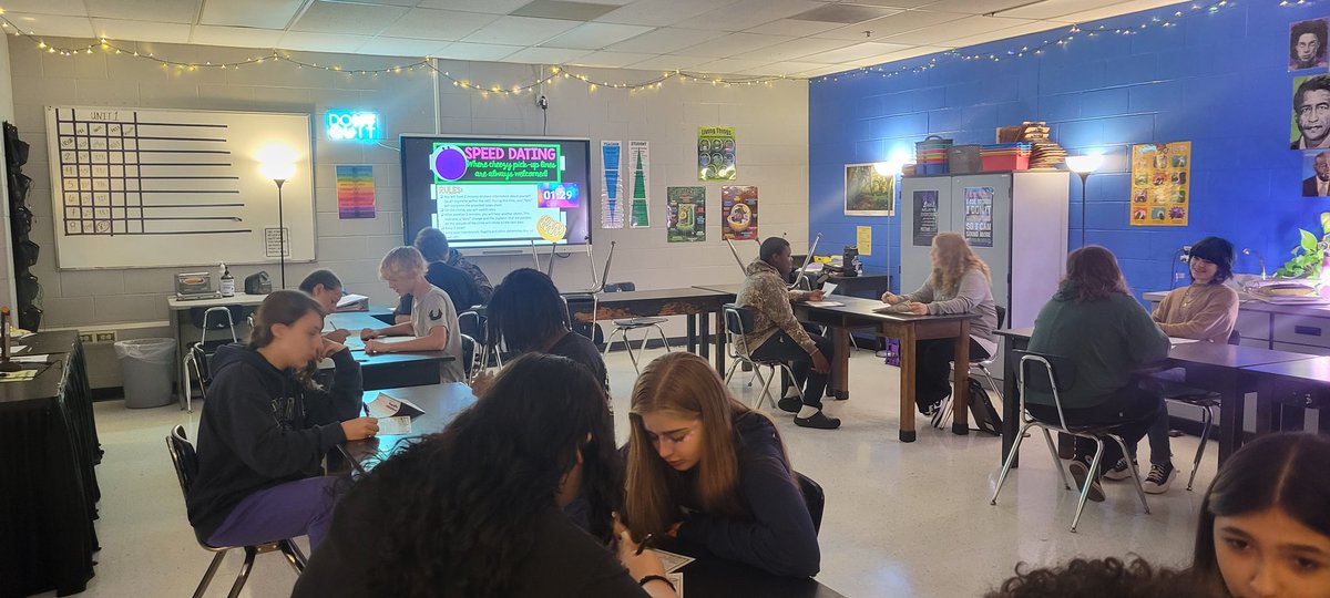 AutumAleto's tweet photo. 🧬 Just experienced the most unique meet & greet: students completing a cell speed dating event! From mitochondria to nucleus, love is in the cellular air. #BiologyFun #CellSpeedDating #BearsRising #ISDstrong 🧪🔬 @BinghamBears https://t.co/ND6jtDUYAM