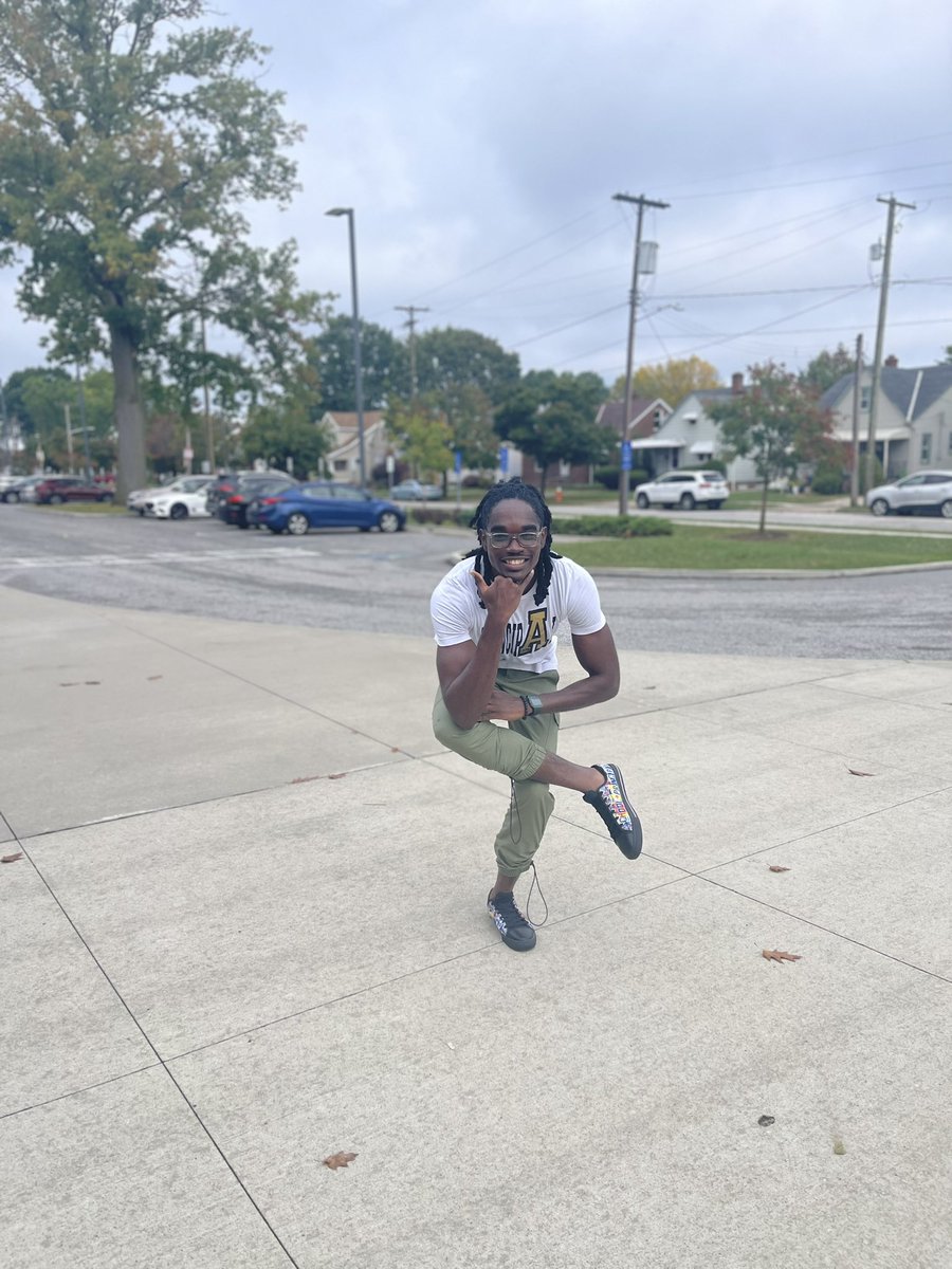 DoctorMonell's tweet photo. The kicks were talking today! 👟🔥🤓#DoctorMonell #TheDancingPrincipal #Educator #LifeJourney #DailyMotivation #PeaceLoveAndHappiness ✌🏾❤️✨ https://t.co/FEydKvoAOA