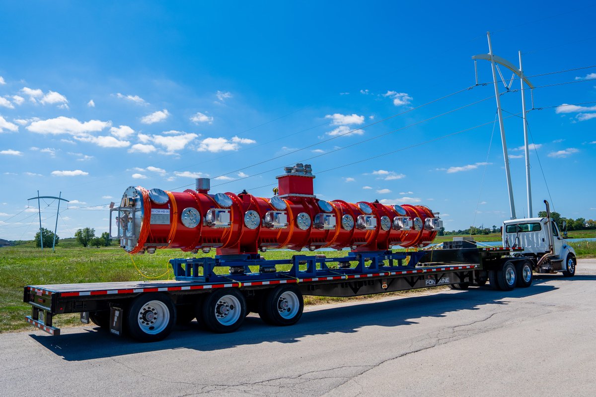 PIP2accelerator's tweet photo. Remember this #cryomodule?
After six months of testing, we moved our prototype HB650 cryomodule out of the CMTF building at the end of August.
The #PIP2 team is now preparing for its transportation test from @Fermilab to @UKRI_News's @DaresburyLab at the end of October! https://t.co/Opg1yfBGnI