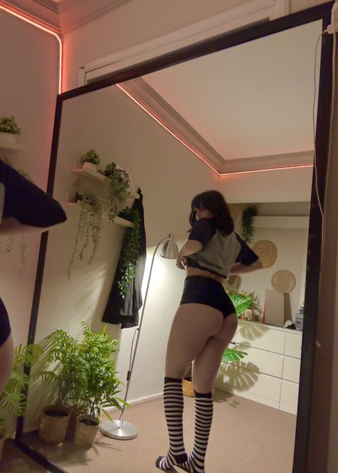 D&uuml;r&uuml;st ol, beni kocamın &ouml;n&uuml;nde bağırtmak istemez miydin? https://t.co/ql7BscIy4Y