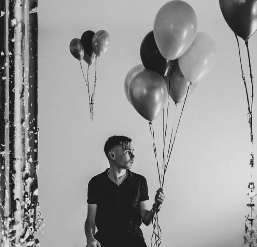 AMOBmusic's tweet image. 𝗡𝗘𝗪 𝗠𝗨𝗦𝗜𝗖 𝗙𝗥𝗜𝗗𝗔𝗬 🎧
"𝙍𝙖𝙞𝙣𝙙𝙧𝙤𝙥 𝙍𝙖𝙞𝙣𝙗𝙤𝙬" @VezzaMusic 
"𝙎𝙝𝙖𝙥𝙚𝙨 𝙄𝙣 𝙈𝙮 𝙃𝙚𝙖𝙙" (𝙍𝙚𝙢𝙞𝙭) @MessageToBears @sunlosongs 
"𝙃𝙖𝙣𝙙𝙛𝙪𝙡" @ErinKinseyTX  &amp;amp; Josh Ronen 

#nmf #tgif #newmusicreleases