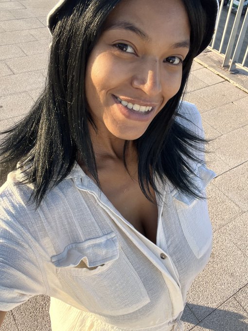 um bom fim de semana a todx ❤️ para quem nunca me viu 100% natural, n&atilde;o se assustem 😂 https://t.co/R<a href="/tag/mvsales"class="tags"><span>#mvsales</span></a>