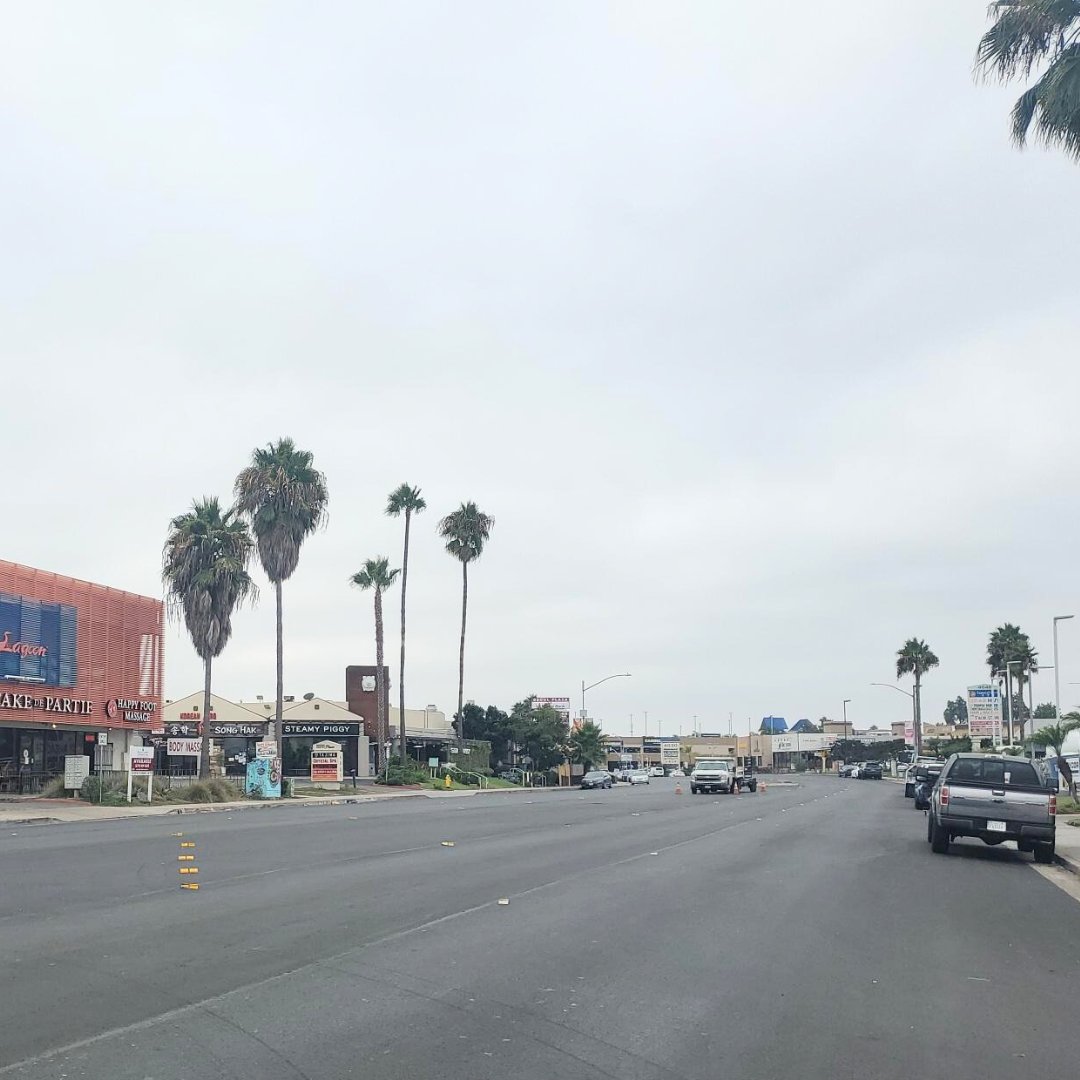 CityofSanDiego's tweet photo. This month is #OverlayOctober!πGet a special look at what we are doing to #GetItDone in our streets. Overlay is when crews grind down & remove inches of worn-out road & βlayβ new asphalt βoverβ the base. View recently overlaid roads in #KearnyMesa! #SanDiegoatWork #FridayRoadFix https://t.co/ZBhwzYpCk4