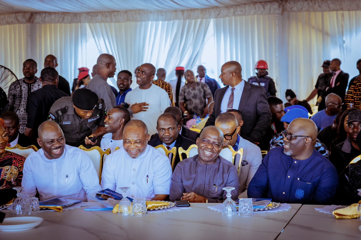 RtHonSheriff's tweet photo. Earlier today, I attended the funeral ceremony of the mother in-law of my deputy,  late Ezinne Gold Egege at Amuke Autonomous Community, Isiala-Ngwa South Local Government Area of Abia State.

Mrs. Egege lived an accomplished life of great impact on humanity and her community. https://t.co/s5n9yE7b2i