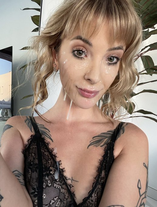 HAPPY FACIAL FRIDAAAAAAAAY   300 rt&rsquo;s &amp; I might just post more pics from this&hellip; https://t.co/rN0quFpI