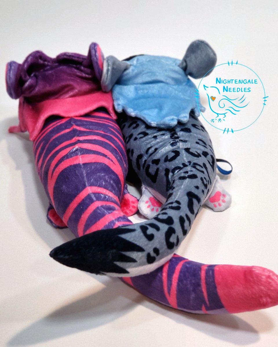 nightengale13's tweet photo. Happy #FeetsFriday everyone! We made it through another week! This pair of lovely ladies have a lot of spots and stripes, so we chose to paint and print their pelts. This also gave us the opportunity for some t i n y toebeans! https://t.co/JdxRFisiKs