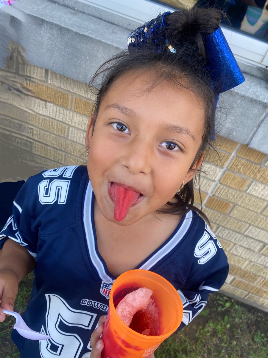 “Ms. Tucker what color is my tongue?!” 😂 Kona Ice days are the best!  ❤️☀️😎 #JoyJamesCISD <a href="/JoyJamesCISD/">Joy James Academy of Leadership</a>