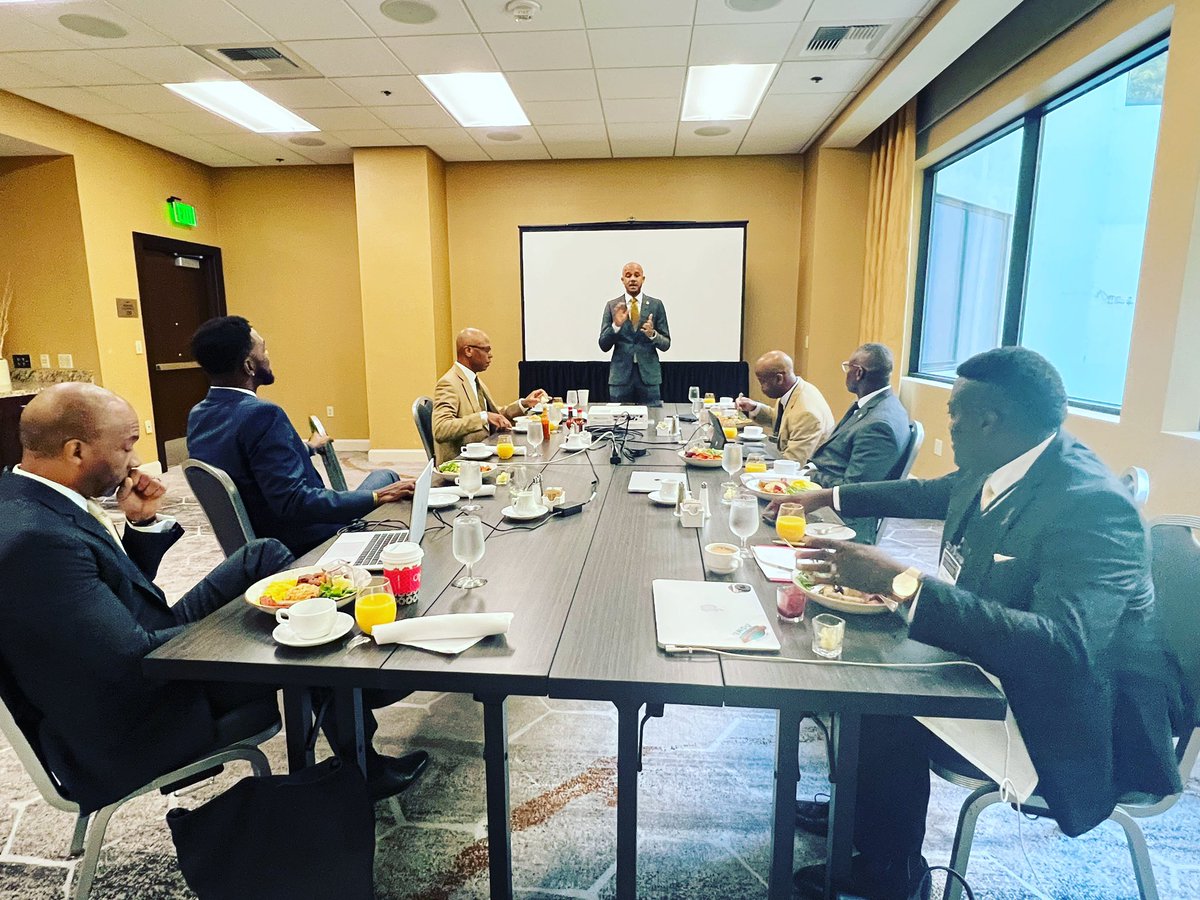 acei06's tweet photo. Alpha Community Education Initiative (ACEI) at our bi-annual in-person board meeting in Portland, OR at the Alpha Phi Alpha Western Region 15th Annual Leadership Academy &amp; College Brothers Retreat. Glad to be joined today by the 30th WRVP Bro. Wayne Kimball, Jr.#acei #alphawest https://t.co/uIOFEpbAkR