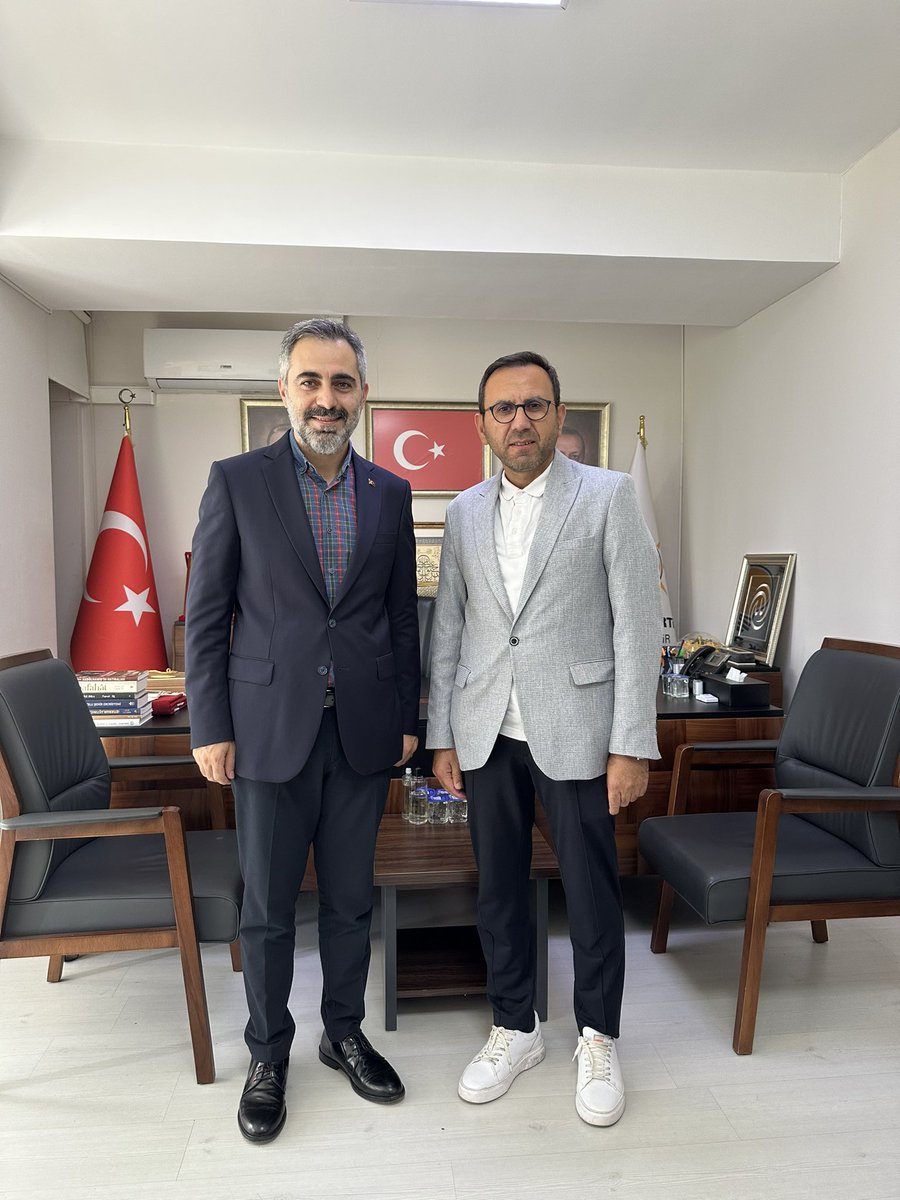 Geçmiş dönem teşkilat başkanımız <a href="/sinanayranci18/">Sinan  Ayrancı</a> ilçe başkanlığımızda bizleri ziyaret ettiler.

Hoş sohbet ve nazik ziyaretlerinden ötürü kıymetli başkanımıza çok teşekkür ederiz.

<a href="/atasehirakparti/">AK Parti Ataşehir</a> 
<a href="/osmannnurika/">Osman Nuri Kabaktepe</a> 
<a href="/murat_kurum/">Murat KURUM</a>