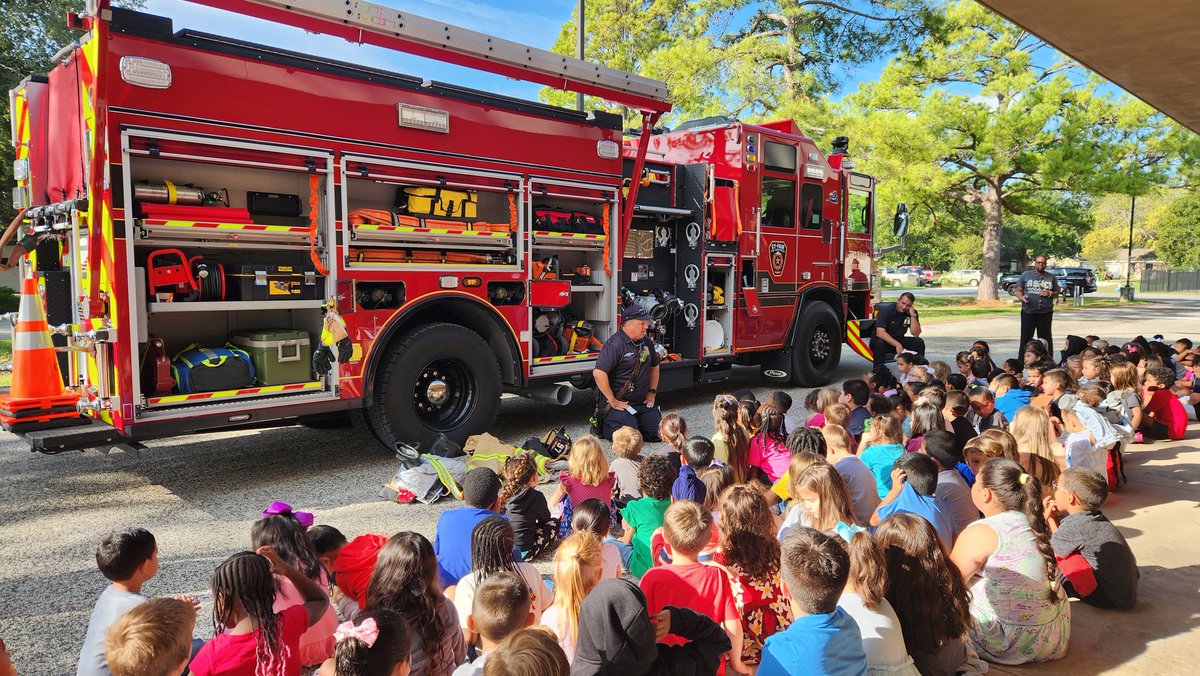 Our kindergarteners got a visit from @cyfairfd and I met another Adam alum serving the Adam community! Thank you for helping our kindergarteners learn about community helpers! @AdamElementary #WeAreAdam