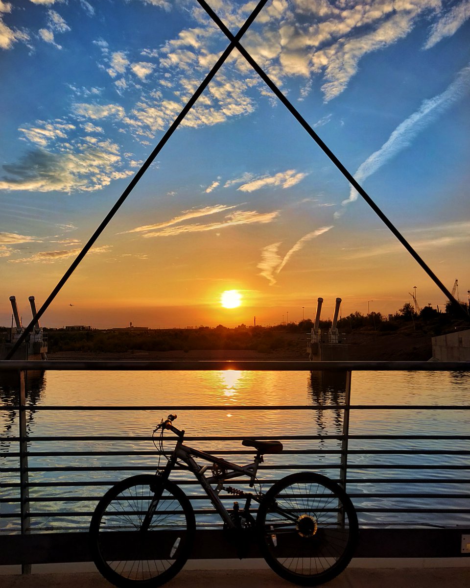 BhaumikBheda1's tweet image. 🌅 Sunset Rides 🚲

Shot on @oneplus 6 #ShotonOnePlus #OnePlus6 #NeverSettle #ShotonSnapdragon @Snapdragon @OnePlus_USA