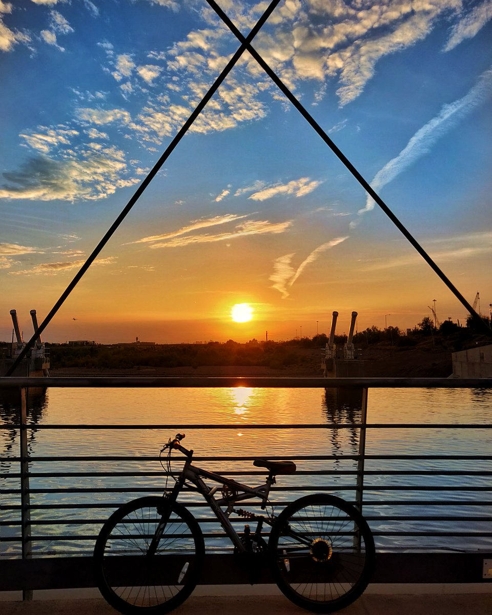 🌅 Sunset Rides 🚲

Shot on @oneplus 6 #ShotonOnePlus #OnePlus6 #NeverSettle #ShotonSnapdragon @Snapdragon @OnePlus_USA