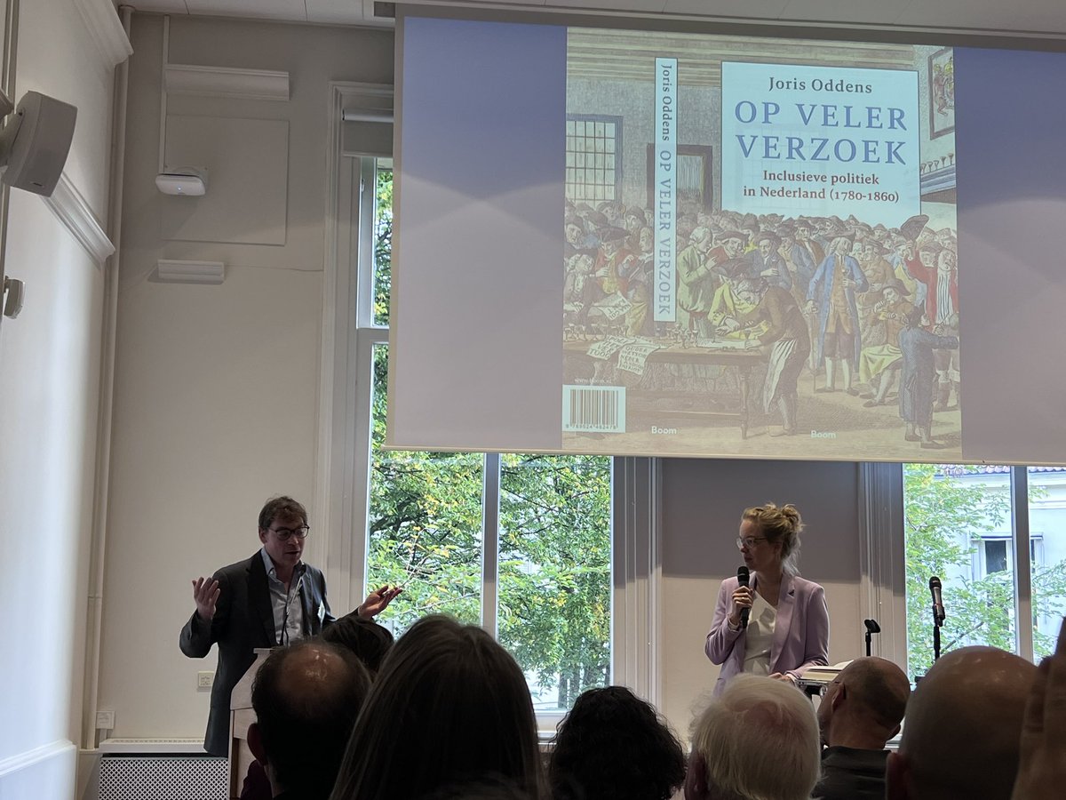 Vandaag met <a href="/wavandijk/">Wouter van Dijk</a> bij  symposium over ‘Nieuwe perspectieven op het vroege Koninkrijk’ georganiseerd door <a href="/JorisOddens/">Joris Oddens 🍒</a>. Fijne inspiratie, bv de petities, voor onze tentoonstelling over de ontwikkeling van de democratie en de grondwet (vanaf december bij @RHCVV)