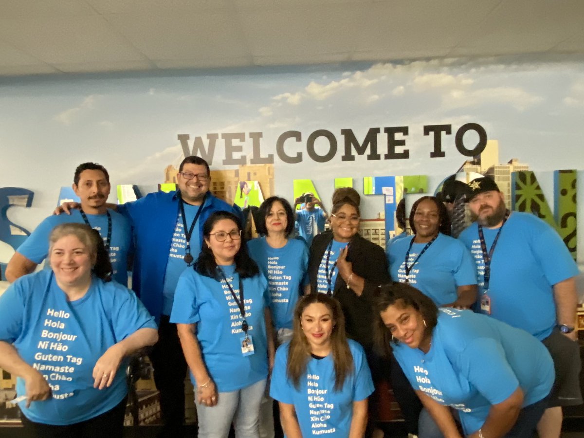 210Collectors's tweet photo. Day 5 of #SCFW2023 🎉 Everyone wearing their AT&amp;T shirt that was gifted to them this week! 😃👍  #LifeAtATT #210Collectors #MBCGoodStuff #teamworkmakesthedreamwork  💙 https://t.co/f7aEnuxBAS