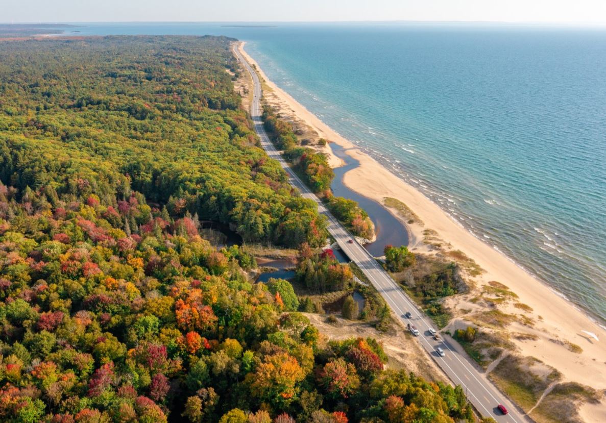 PureMichigan's tweet image. Keeping up with all things fall just got easier. Use this link for color updates and events happening all over #PureMichigan. 

📸: Pure Michigan 
🗓️: October 2, 2023
puremi.ch/48Erx1B #KeepFallFresh #FallFilter
