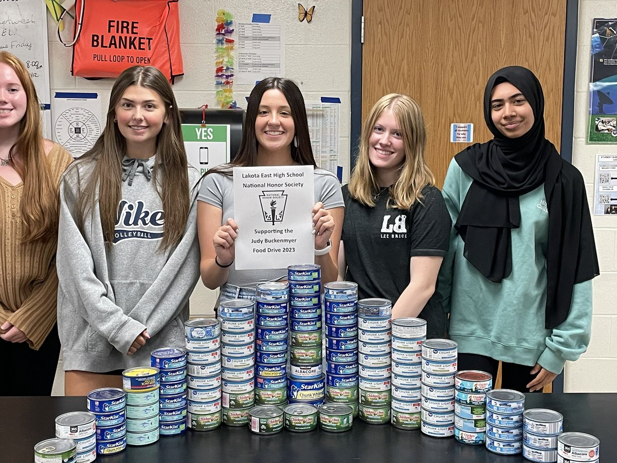GoskyLiz's tweet image. Thanks to our @EAST_HAWKS @Lakota_EastNHS seniors for being in Tuna for the Judy Buck Food Drive. We challenge all to Live like Judy and drop off any donations you can at Lakota East tomorrow between 9-1:00. Please help restock the food pantry for our neighbors in need.