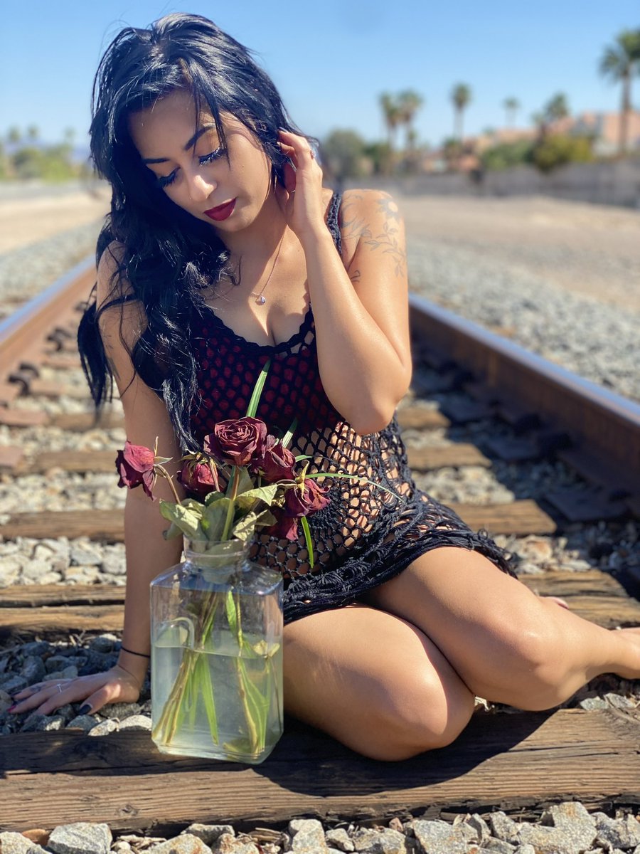 daniela_4753's tweet photo. My ass will never recover from how hot these train tracks were https://t.co/TBx79NWtR7