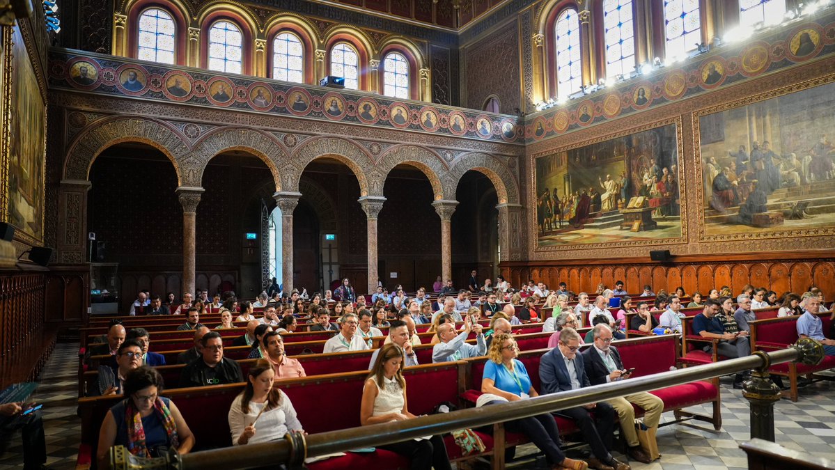 Joan-Anton Sánchez (@joan_a_sanchez) on Twitter photo Ha estat un privilegi formar part del Panel "Transformación pedagógica y digital de la educación continua superior" al Paraninf de la Universitat de Barcelona amb Marina Geli, Albert Sangrà i Arturo Cherbowski. recla.org/encuentro-inte… . @EsbrinaRecerca <a href="/EducacioUB/">Facultat Educació UB</a> <a href="/MasterEEATD/">Máster EEATD</a> Ha estat un privilegi formar part del Panel "Transformación pedagógica y digital de la educación continua superior" al Paraninf de la Universitat de Barcelona amb Marina Geli, Albert Sangrà i Arturo Cherbowski. recla.org/encuentro-inte… . @EsbrinaRecerca <a href="/EducacioUB/">Facultat Educació UB</a> <a href="/MasterEEATD/">Máster EEATD</a>