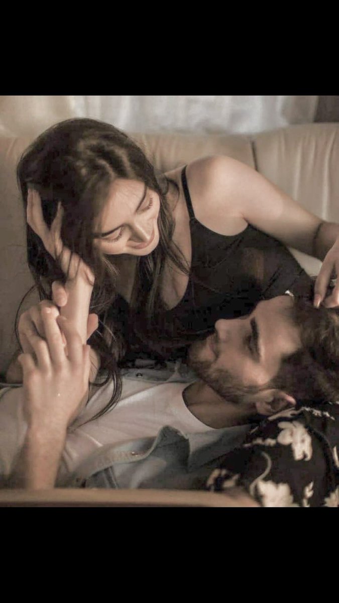 "أنا في أمان الله، ثم حضنك 
وهذا أثمن ما يُمكن 
للمرء الشعور به بامتنان.♥️

ف لغة الإستثاء
ما يتقنها إلا 
إنسان حب ب صدق ♥️