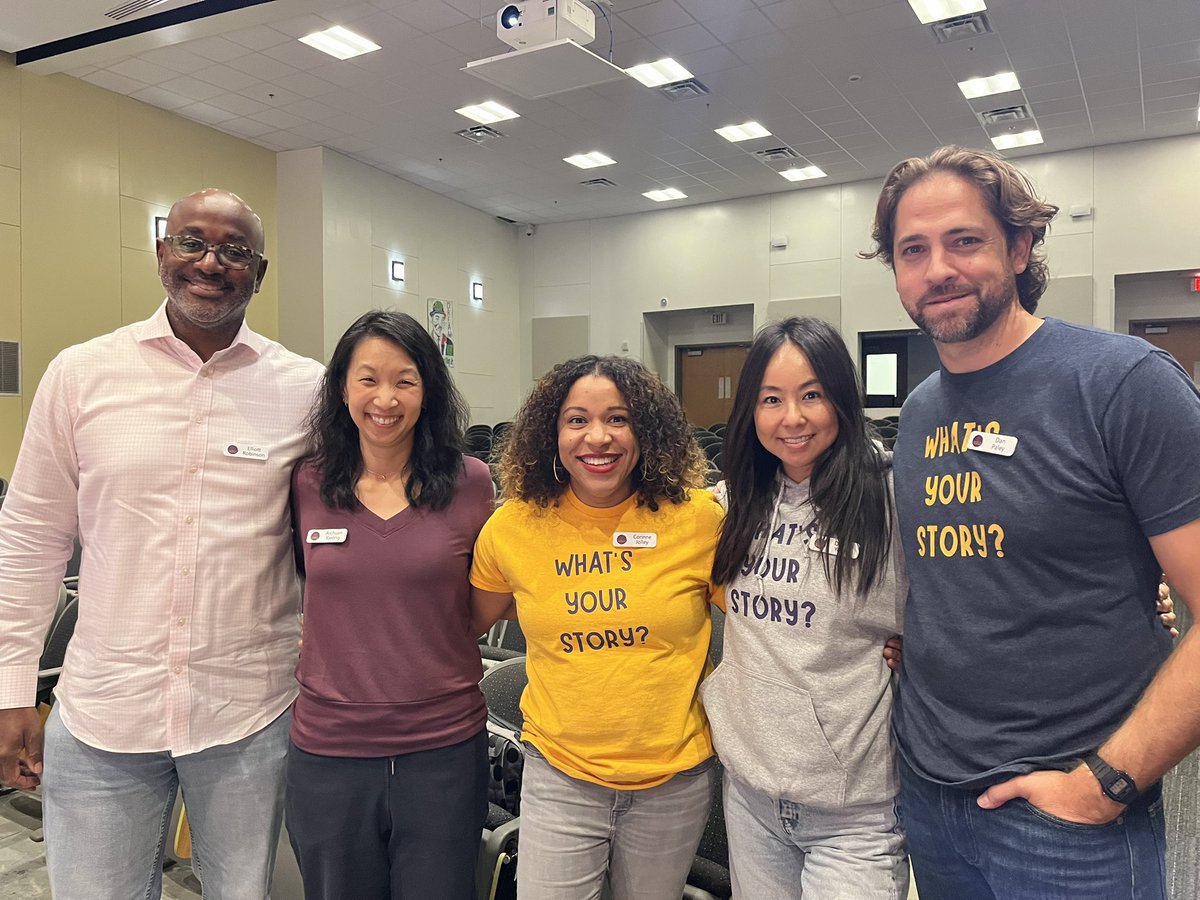 JenWinSaunders's tweet image. Thank you @RdrsToDrmrs for introducing @angiecthomas and #NicBlake to the students at @apsLongms ! #shesgotbars #booksforeveryone #justread