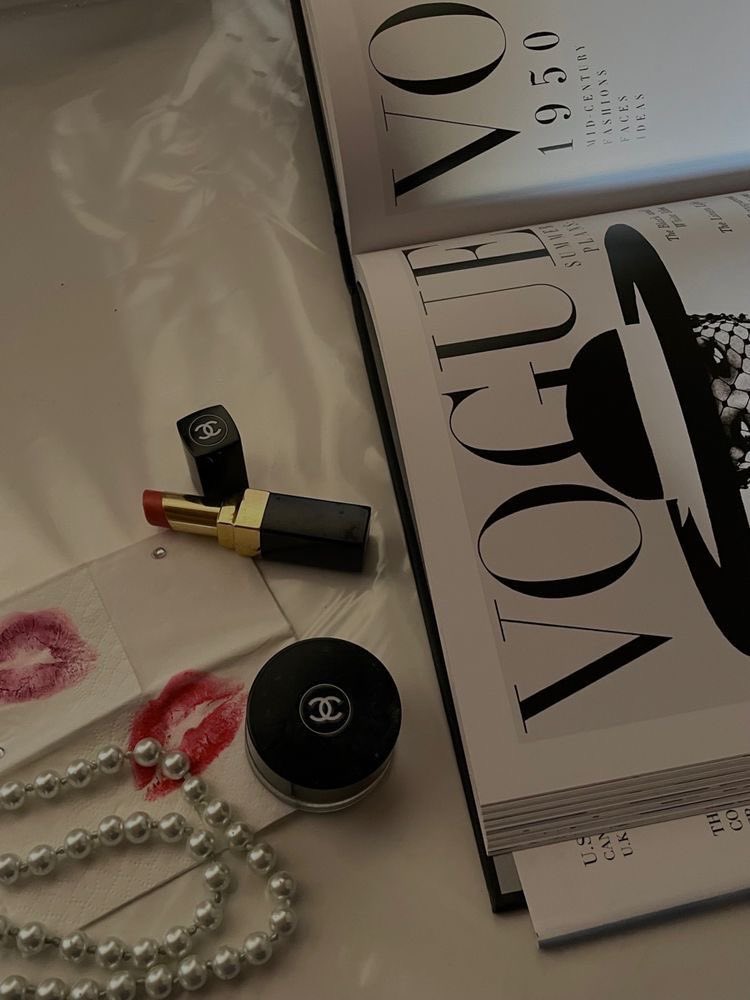 ddlculture's tweet photo. primeira celebridade, roupa, citação e foto estética no seu pinterest é sua vibe. https://t.co/cUzuRmodsJ