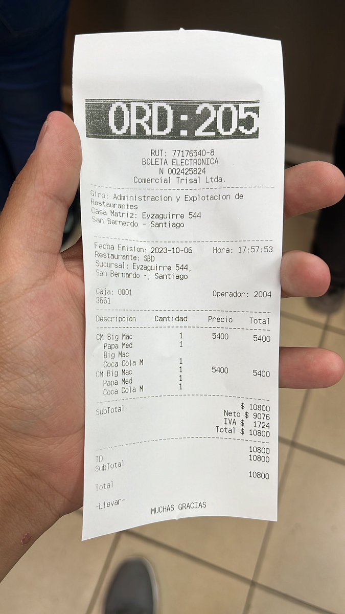 Matias14330's tweet photo. @McDonalds_Cl acabo de comprar en el local de san Bernardo una promo de la app y el cajero me cobro un combo normal y no me entregaron el helado https://t.co/VXsCdvFpLC