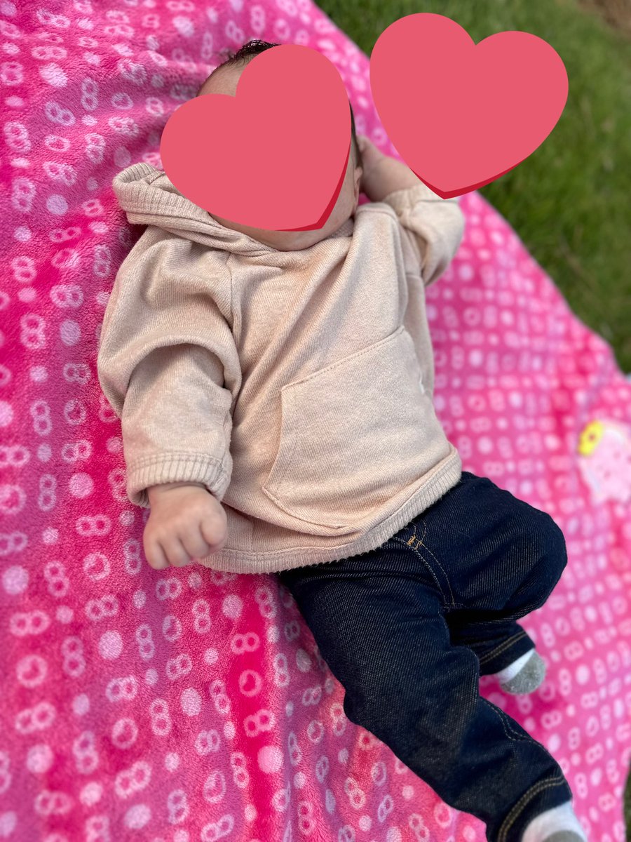 ProfCodyMiles's tweet photo. @danielZnyiri Mine has been:

6:30 Wake Up and feed/watch
9 - 2 Work in shifts of 1.5 hr on 45 Break
3-5 Work consistently 
5-9 Evening Play/Walks/Feed
9ish Baby bedtime
11ish Dad Bedtime https://t.co/2gCKuSO8NP