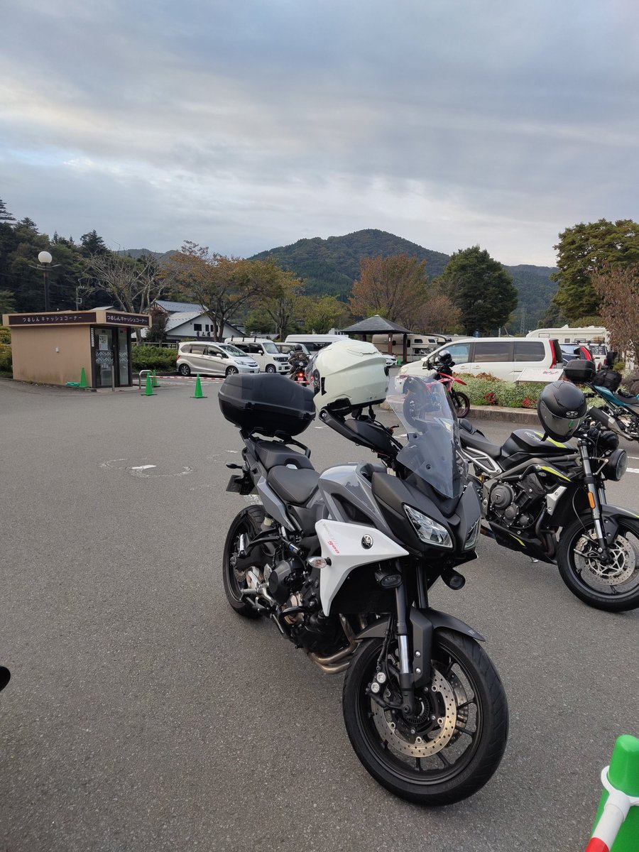 rita95952906's tweet photo. 久しぶりの朝道志。
いつの間にこんな寒くなったんや？
富士山のてっぺん白くなってた。 https://t.co/ZvgPtSVJ5r