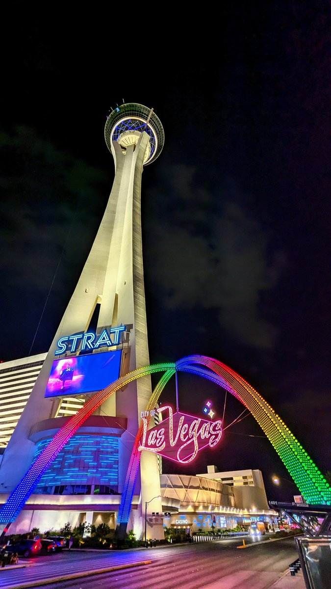 8 News Now on X: NEWEST NEON SIGN LIGHTS UP: The new Gateway Arches  welcome visitors to downtown Las Vegas. Check it out! #8NN @CityOfLasVegas    / X