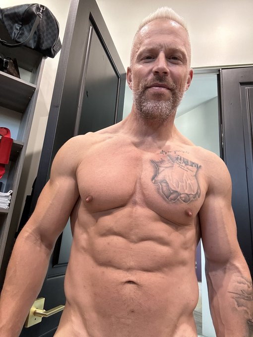 Watch Scott Blokker's leaked NSFW photo on TwXstars