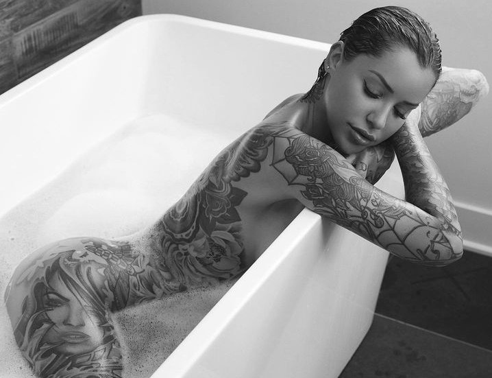 Vee S. 🧜‍♀️ (Parody) tweet media