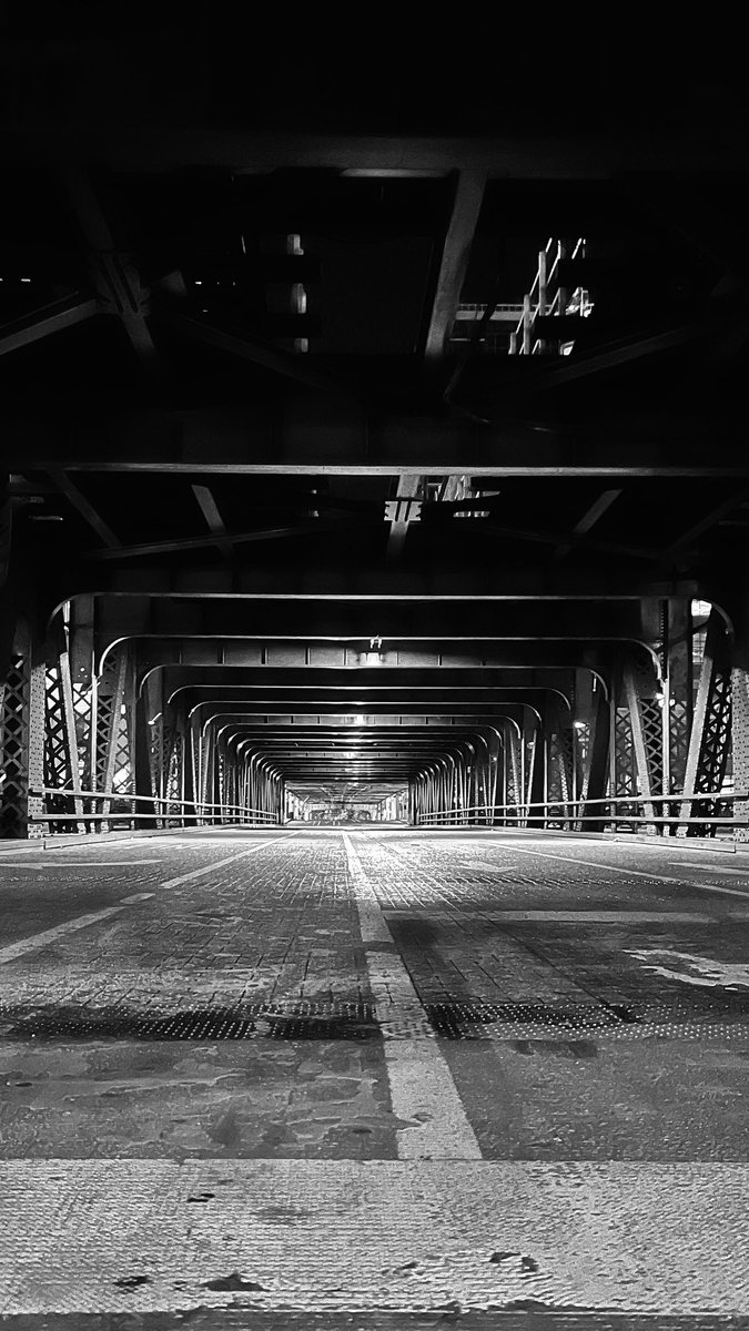 Chicago… night

#chicago #streetphotography #chicagonightlife #thestreetsofchicago #photoart #photography #bridges #emptyspaces #roadways #desertedplaces