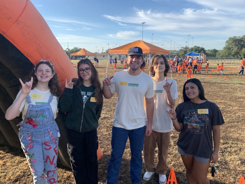 Had a blast helping out with Faubion Elementary’s APEX Run event this morning! Happy Homecoming Friday!