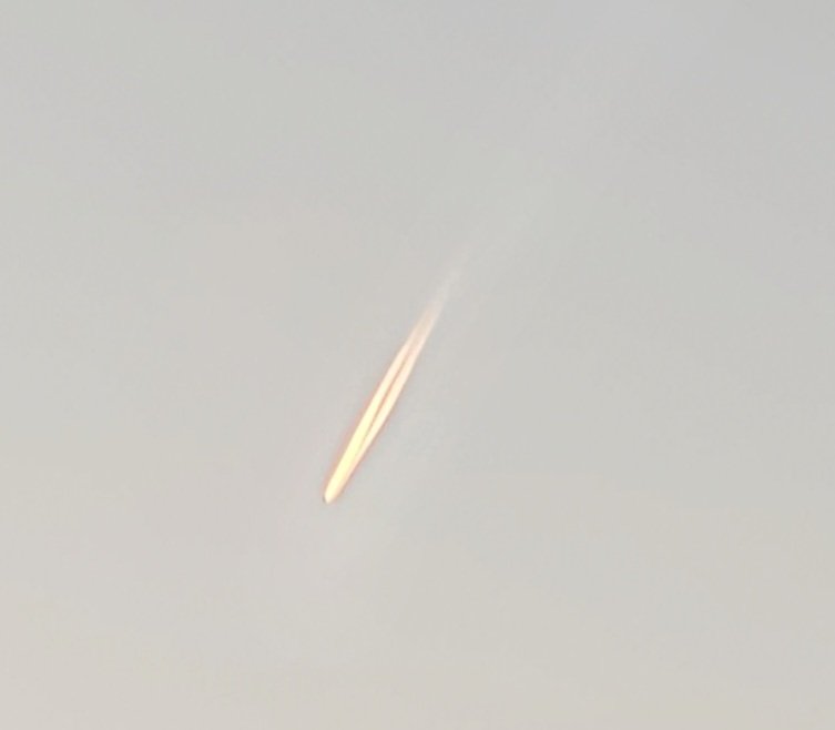 neree193's tweet photo. Bola de fuego sobre el cielo de A Coruña, #meteorito #basuraespacial #Coruña https://t.co/q8xGvCDNM8