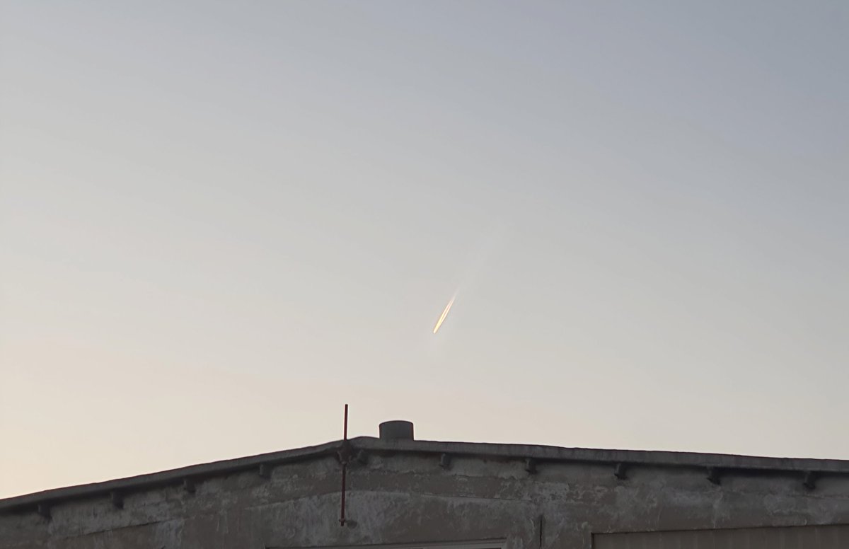 neree193's tweet photo. Bola de fuego sobre el cielo de A Coruña, #meteorito #basuraespacial #Coruña https://t.co/q8xGvCDNM8