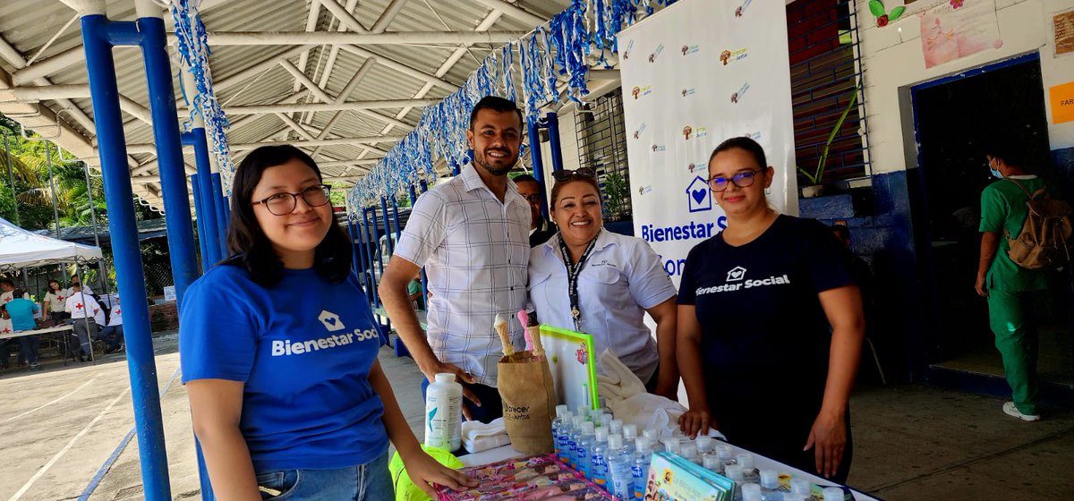 GobernacionSV's tweet photo. #GobernadoresEnAcción Nuestro Vicegobernador de Sonsonate @EliuServando asistió a una jornada médica coordinada por @ISDEMU.

📍Instituto Nacional de Armenia,  Sonsonate.

✅️ Con el objetivo de brindar servicios de salud integral a los habitantes del municipio de Armenia. https://t.co/R0Emm4YEQC