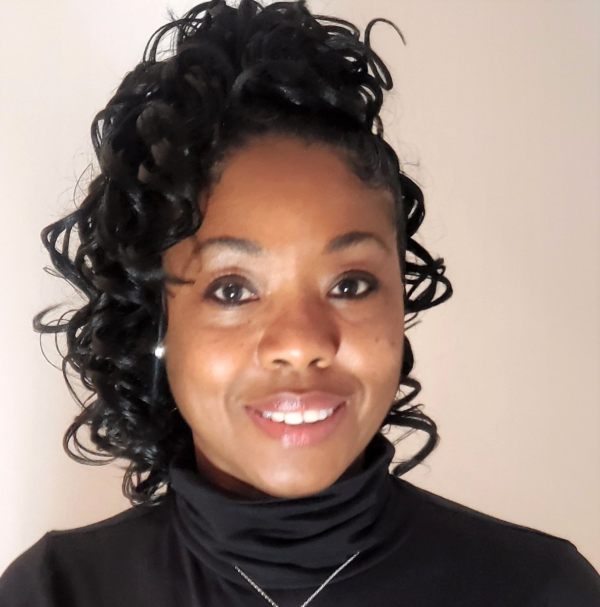 NOVAcommcollege's tweet photo. #NOVAGrad Tina Matthew learned to be resilient from an early age. She grew up in poverty in the U.S. Virgin Islands. Her daughter Cece has just started her own journey at #NOVA, and Tina wants her to have a better life than she had.
Read more: https://t.co/7ERIitt6Jq https://t.co/1WAuhdJ9Fy