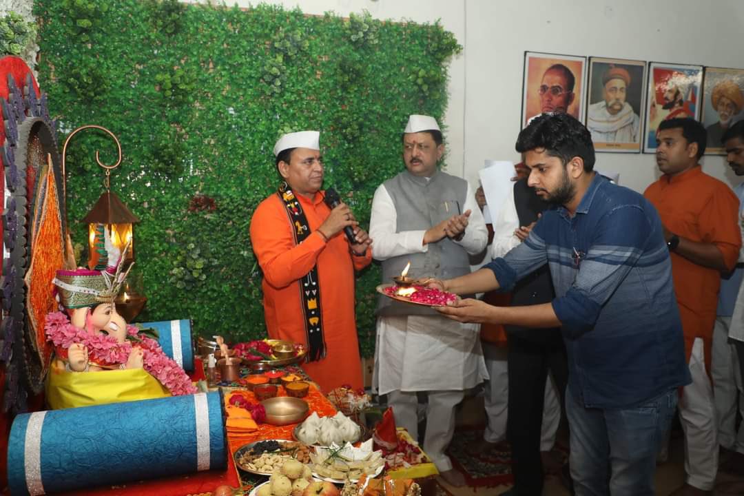KapilSharma94's tweet photo. गणपति बप्पा मोरया https://t.co/u2IIPwtkgI