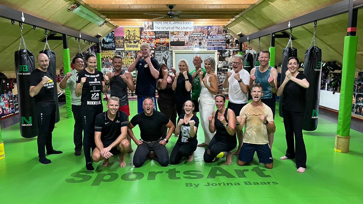 HUitdaging's tweet image. Wat een geslaagde #partnerdag hadden wij vanmiddag! Dit organiseren wij jaarlijks voor alle organisaties die ons financieel ondersteunen! 👏🏼
📱 fotoworkshop van Fred van Eck
🥊 met @JorinaBaars
En als afsluiting 🍻🧆 bij Druktemaker