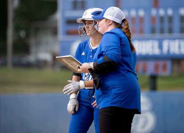 Happy #NationalCoachesDay to our coaching staff! 💙🐶