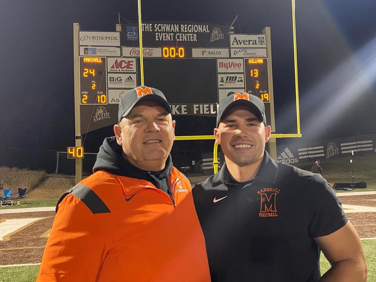 jan_bahlmann's tweet photo. Happy Coaches Day to my favorites! ❤️🏈
@tbahlmann65 https://t.co/4YZBwKqBYj