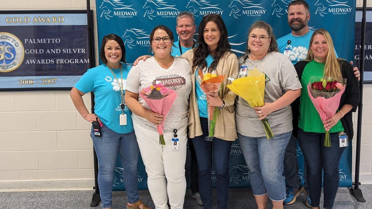 Midway_Mustangs's tweet photo. Congratulations to Mrs. Bobsiene, our Support Staff of the Year!!! She is our 4K Instructional Assistant &amp; goes above &amp; beyond each day for her students!! Congrats to our other finalists: Mrs. Etheredge, Mrs. Abdalla, Ms. Suddeth &amp; Mrs. Gilbert! 🎉🤩 https://t.co/Jd1SIBKldC