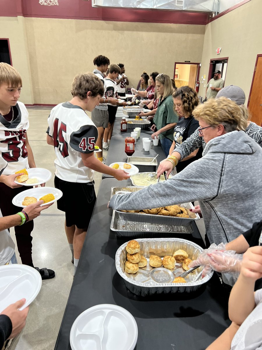 beebefootball's tweet photo. Huge Thank You &amp; APPRECIATION to Total Erosion Control for feeding our guys this afternoon on our way to Vilonia!! Our program is very thankful for your generosity!!! #BPRD #GRIT ❤️❤️🔥💪⚓️🏈 @Coach_Gunter https://t.co/qwncyxwI4R