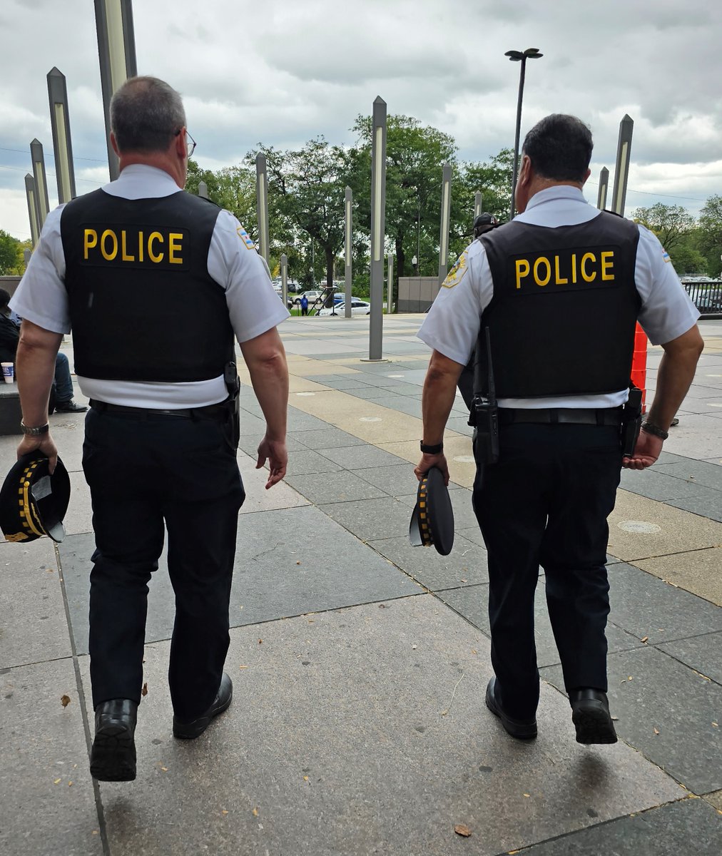 Chicago Police Officers joined family and friends at the Leighton Criminal Court building to support the family CPD Officer Carlos Yanez Jr and fallen Chicago Police Officer Ella French. Officer French was killed in the line of duty End of Watch: August 7th, 2021. #NeverForget