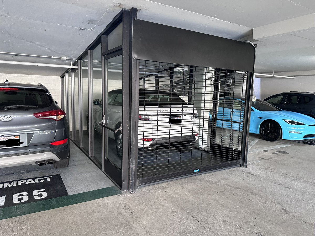 Loco4LongBeach's tweet image. I mean… that’s one way to make it difficult for somebody to steal your car or catalytic converter. Range Rover in Newport Beach, California #antitheft