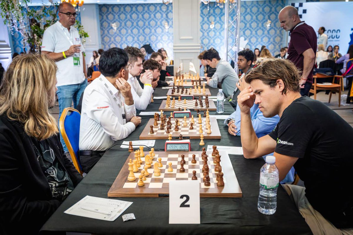 usefulchess's tweet photo. European Chess Club Cup r-6 : Carlsen's team Offerspill Sjakklubb and Anand's team Superchess share the lead with 11 points. Watch the games on : https://t.co/1Zp3IMrkbu Photo: Niki Riga #chess #europeanchess #eccc2023 https://t.co/VzJGubYpiA