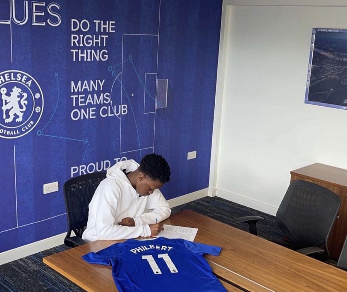 NicoSchira's tweet photo. Done Deal! #Chelsea have signed the young talent Joel Vida #Philbert (born in 2009) from West Ham. 3-years contract. #transfers #CFC https://t.co/jsZ258gxge