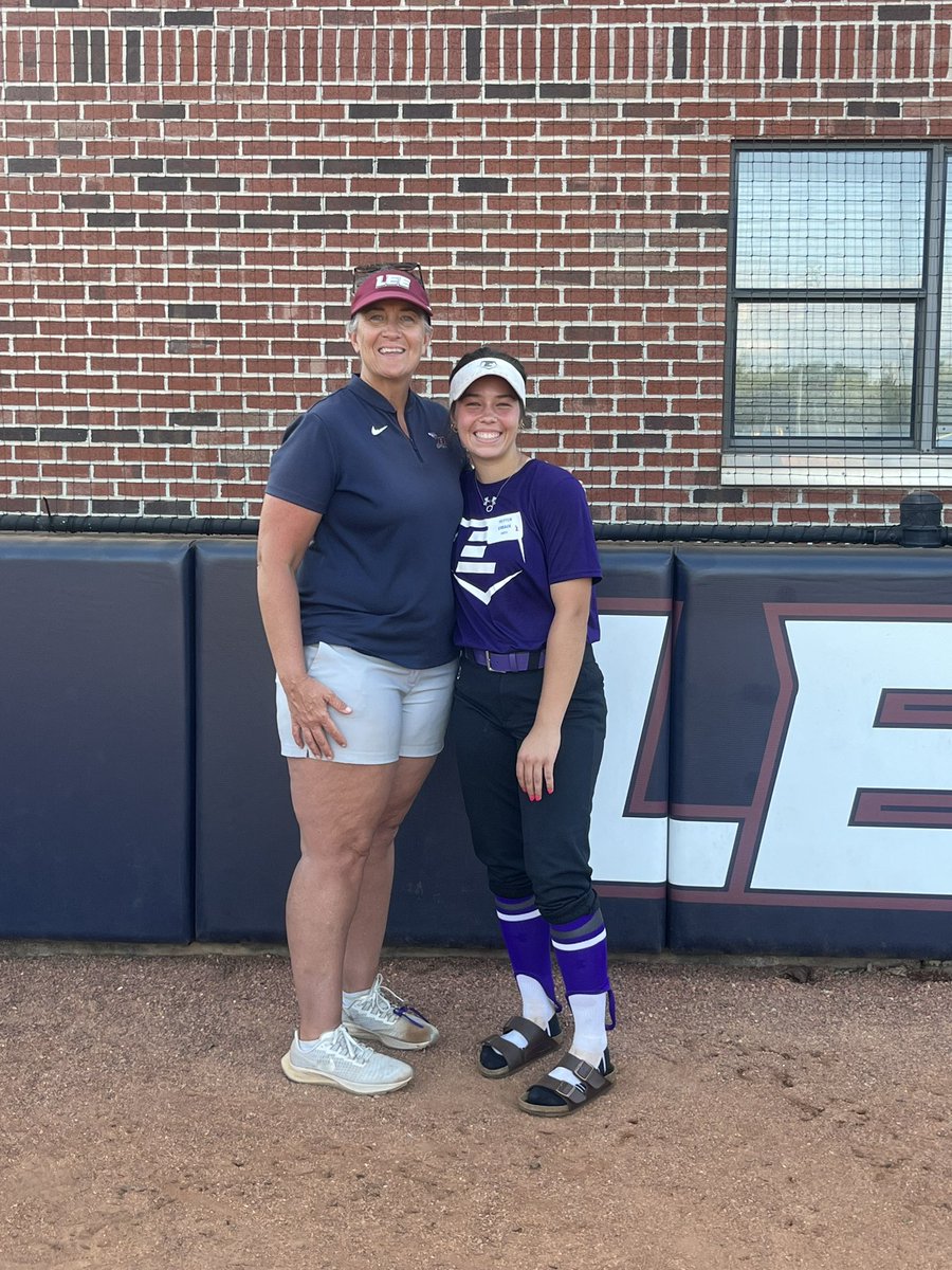 Thank you Coach <a href="/Em_Russell/">Emily Russell</a> <a href="/LeeUSoftball/">Lee Univ Softball</a> for a great camp. Thank you for having me!