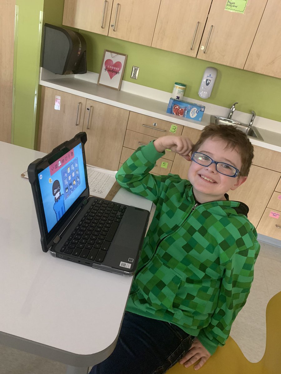 DrHumeSTEM's tweet photo. Coding experts right here! 💻 #bluejays #coding #codespark #sequencing #washmo https://t.co/hEpI2kOaRN